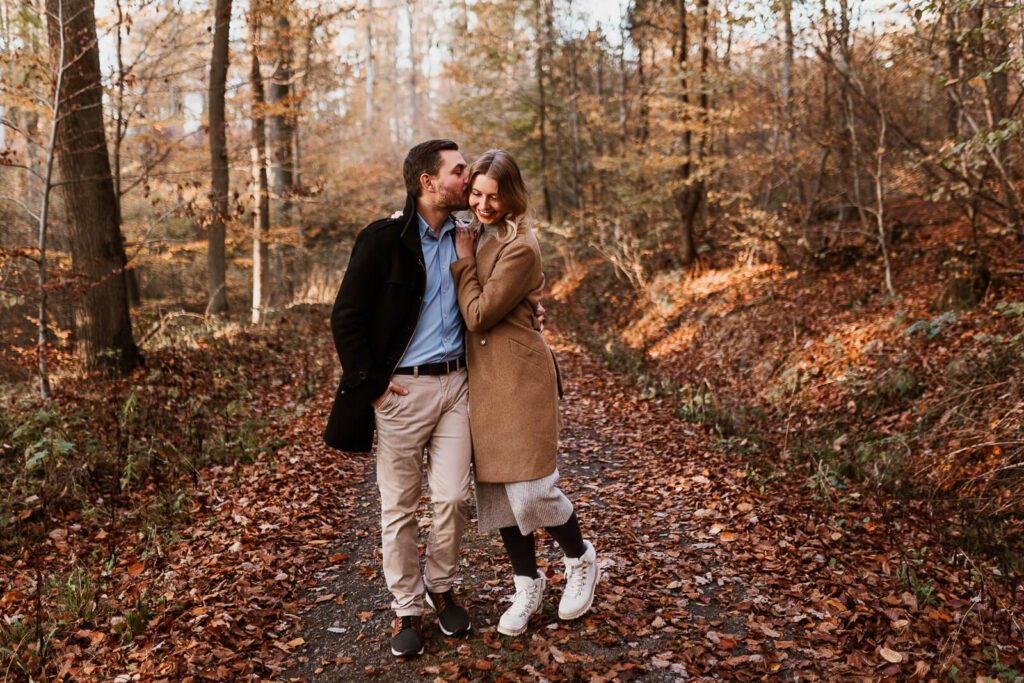 Fotografin_giessen_paarshooting_im Wald